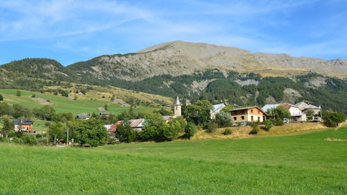 Foto profissional grátis de área, capela, casas