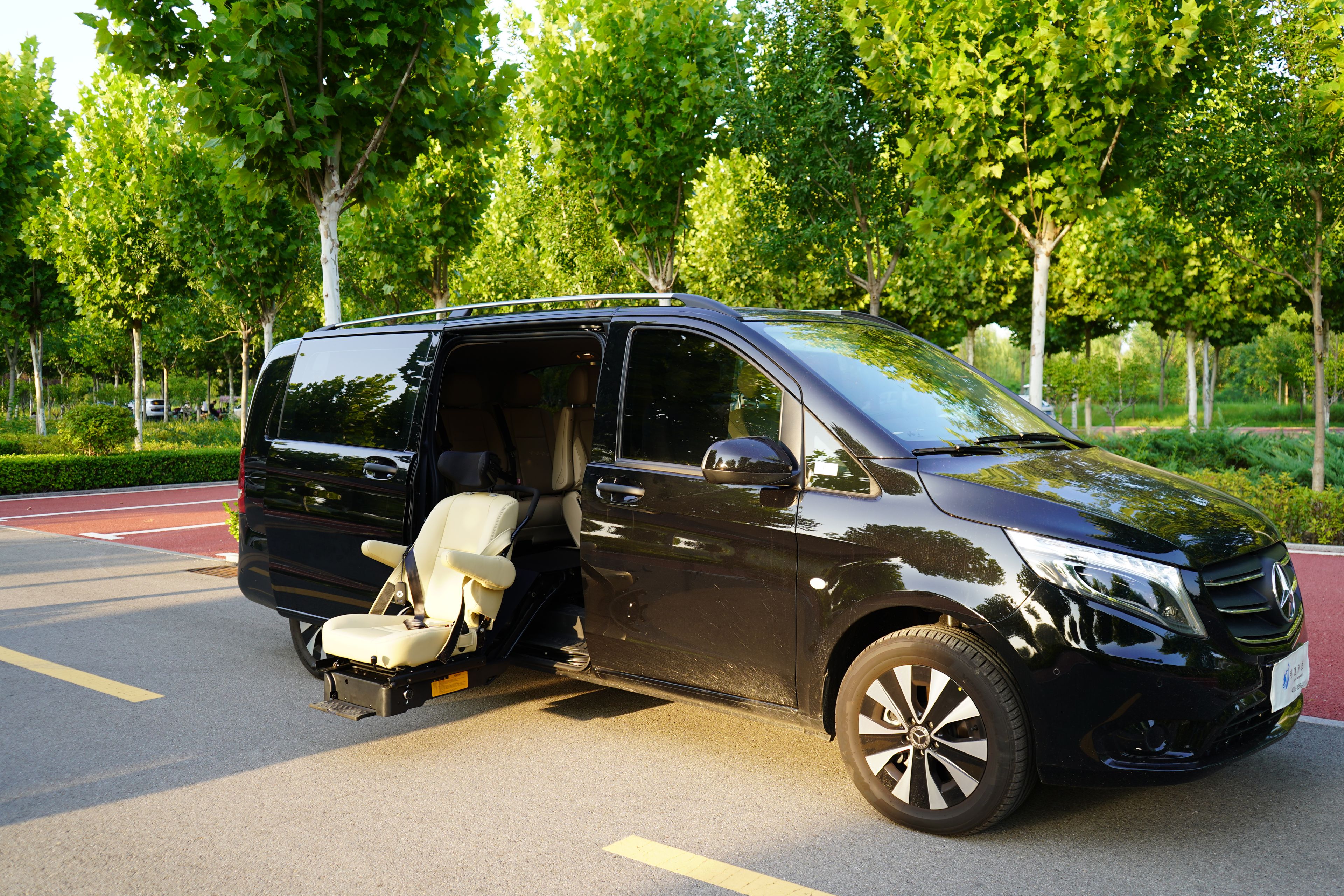 Mercedes-Benz V-Class chauffeur driven car