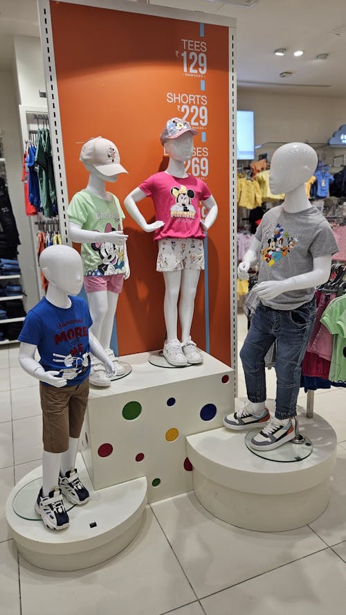 Kid mannequins