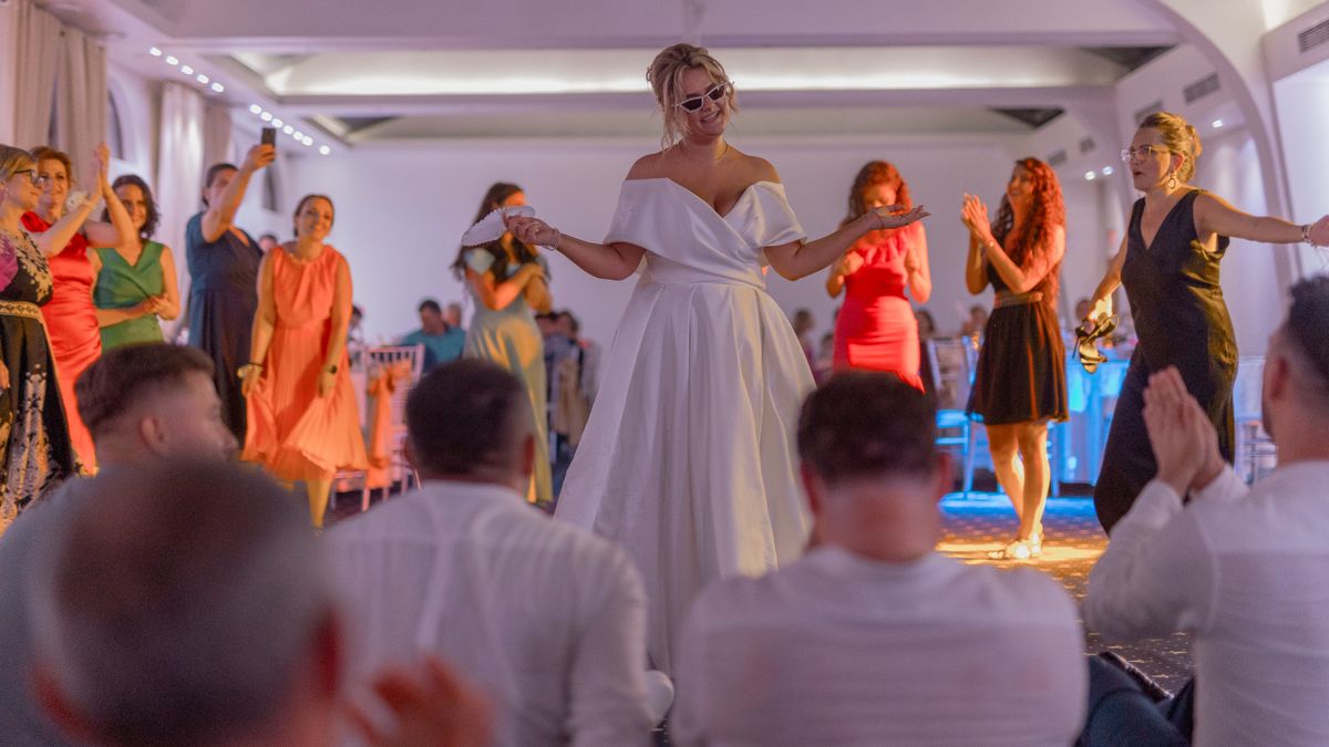 25 Must-Play Wedding Reception Songs Your DJ Should Know