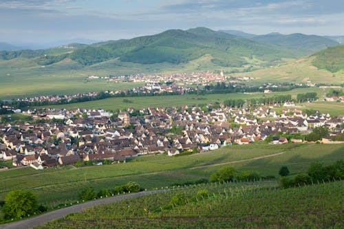 arazi, binalar, kırsal içeren Ücretsiz stok fotoğraf