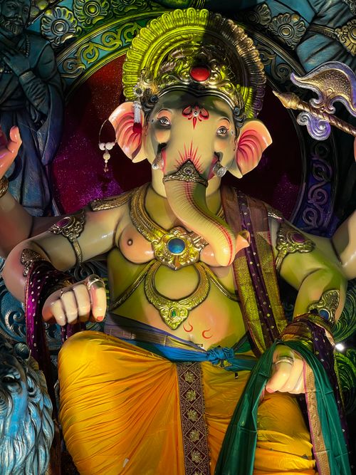 Free Vibrant image of a beautifully decorated Ganesh statue, showcasing intricate jewelry and traditional attire. Stock Photo