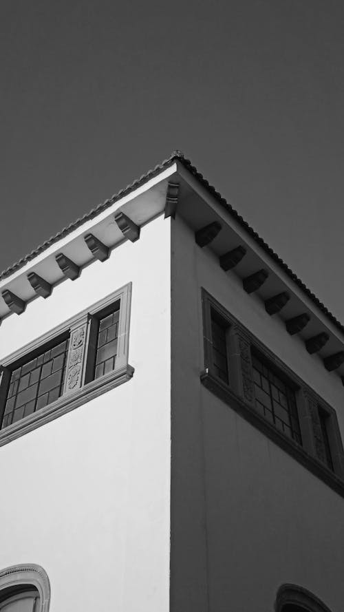 Immagine gratuita di architettura, bianco e nero, casa bianca