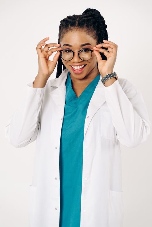 Médecin en téléconsultation — photo par Tessy Agbonome sur Pexels