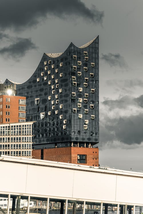 Бесплатное стоковое фото с elbphilharmonie, вертикальный выстрел, гамбург