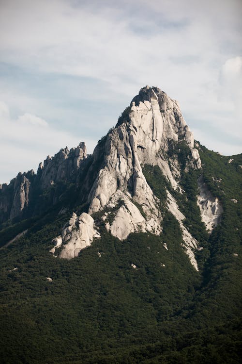 Foto profissional grátis de corroído, escarpado, exorbitante