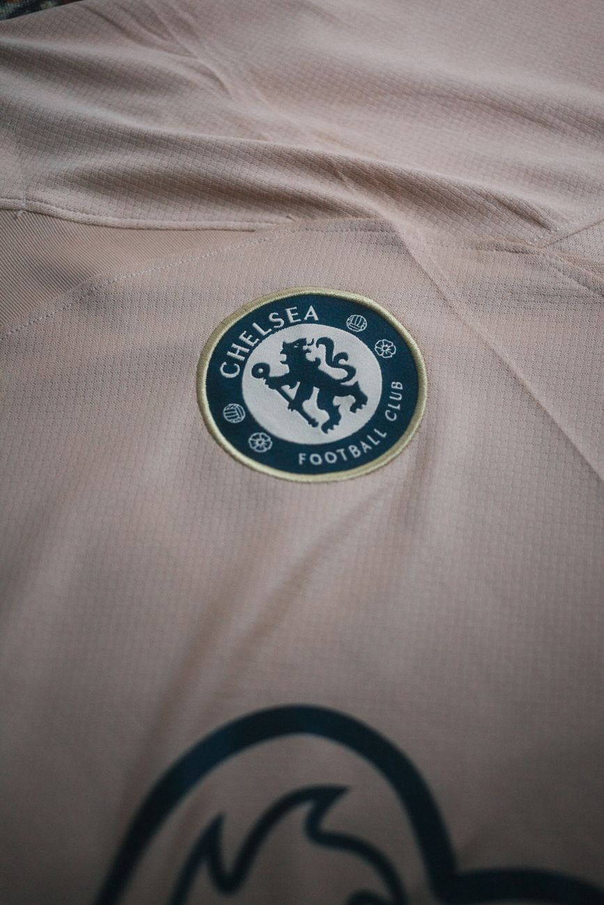 Welbeck decide e Chelsea passa sem sustos