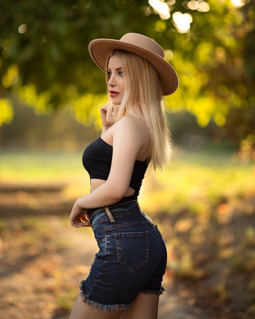 Fotobanka s bezplatnými fotkami na tému atraktívny, blondína, denim