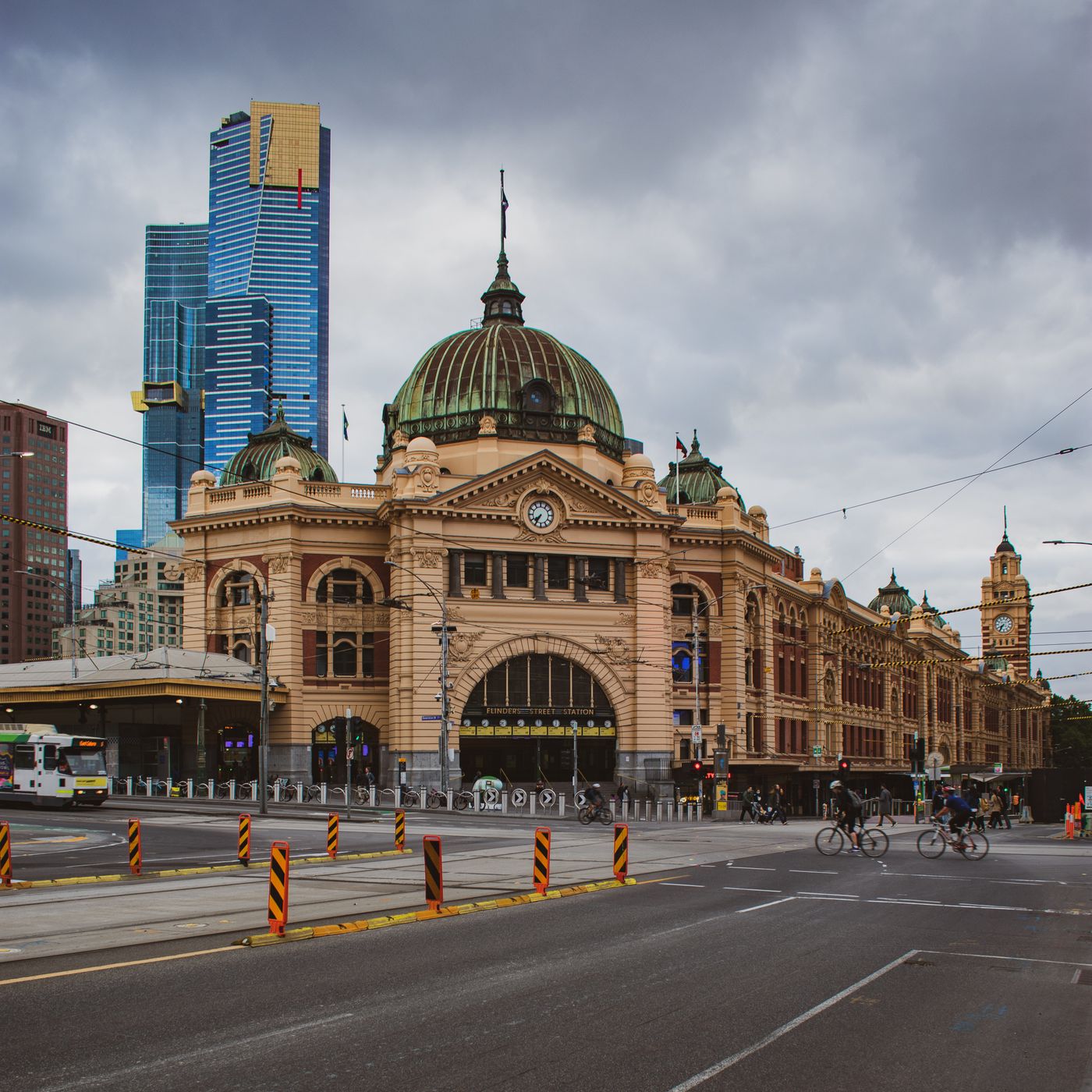 Flinders Street Station and the Melbourne skyline