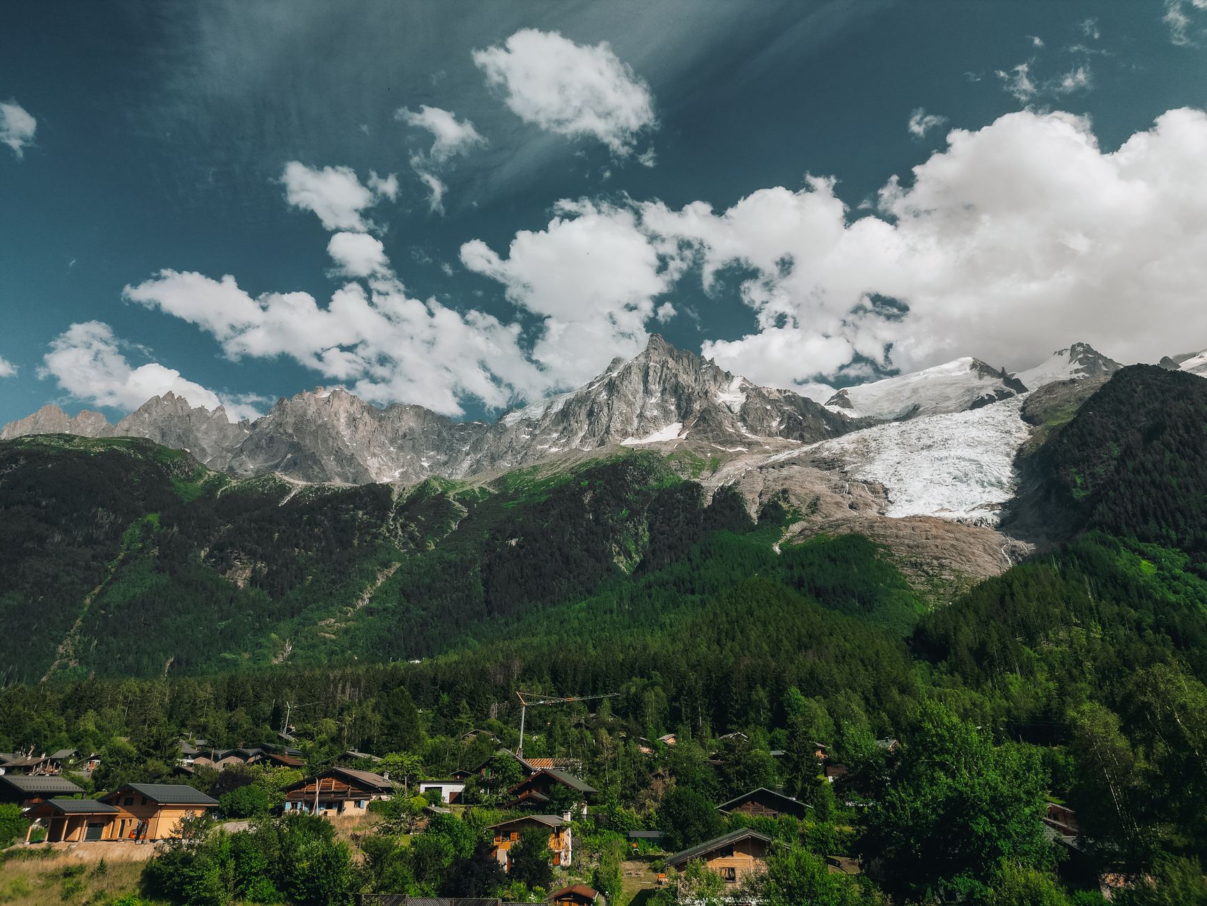 Chamonix-Mont-Blanc, Prancis: Desa Alpen Tersembunyi yang Wajib Masuk Daftar Liburan Impianmu!