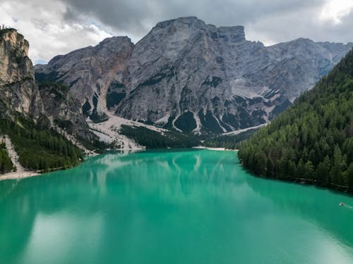 pragser wildsee, イタリア, ドロミテの無料の写真素材