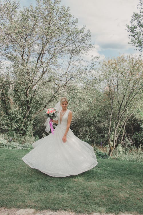 Fotobanka s bezplatnými fotkami na tému blondína, držanie, elegancia