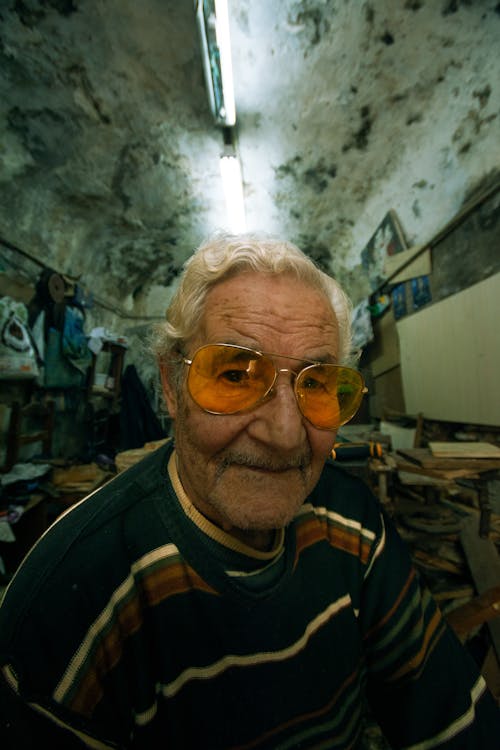 Retrato De Un Anciano Con Gafas.
