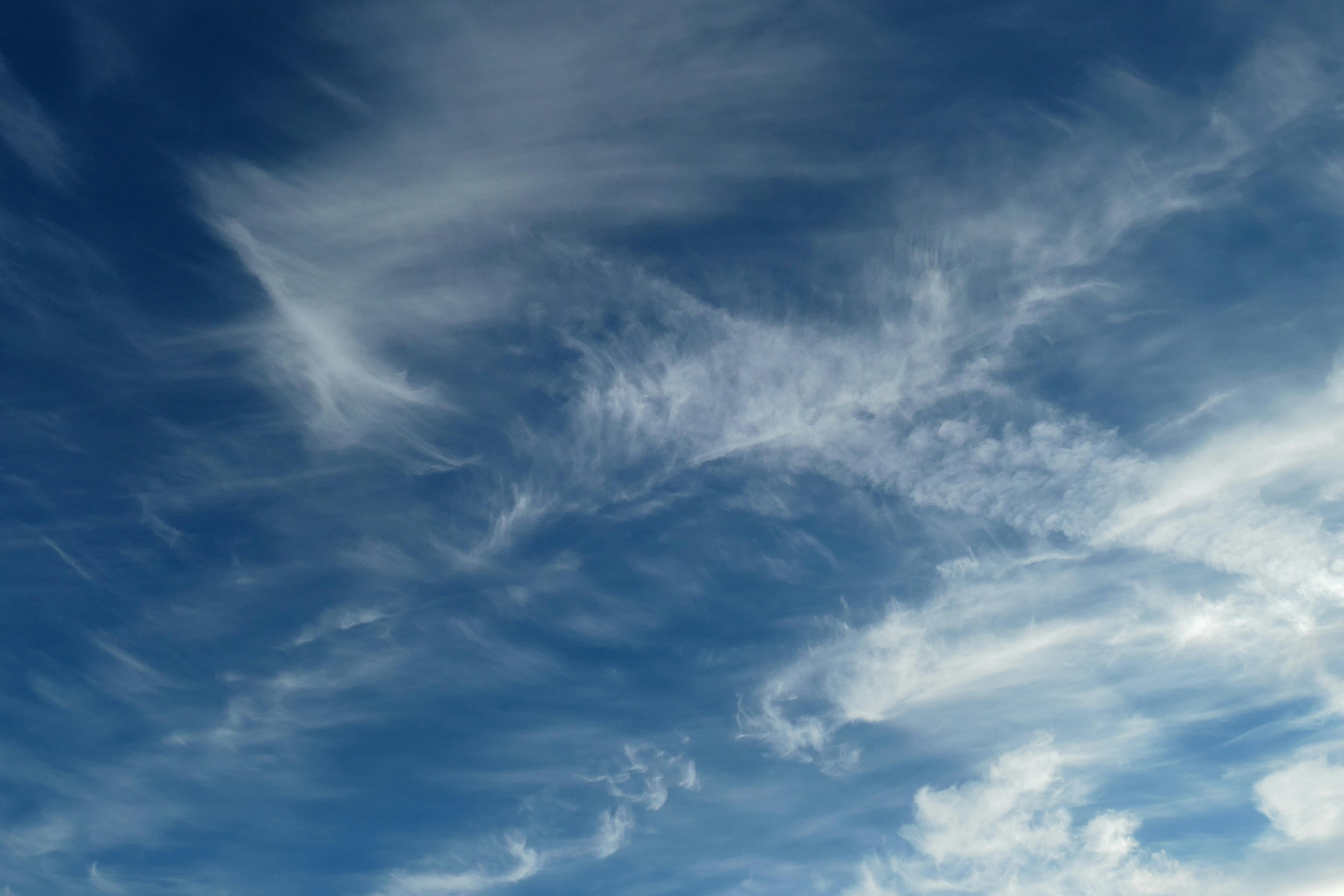 Nuvole bianche nel cielo azzurro Stock Photo