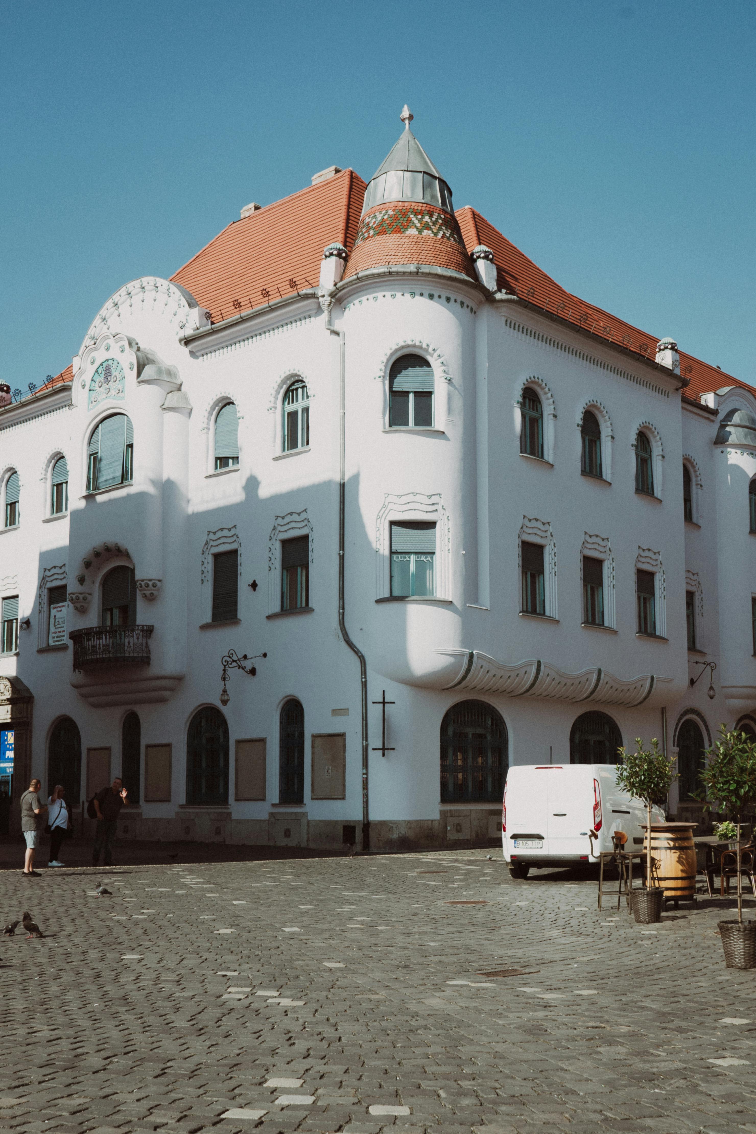 Free Elegant white building with intricate facades in Timisoara's urban landscape. Stock Photo