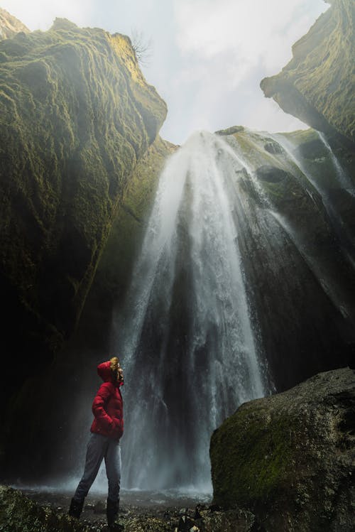 Безкоштовне стокове фото на тему «fjaðrárgljúfur, вертикальні постріл, Водоспад»