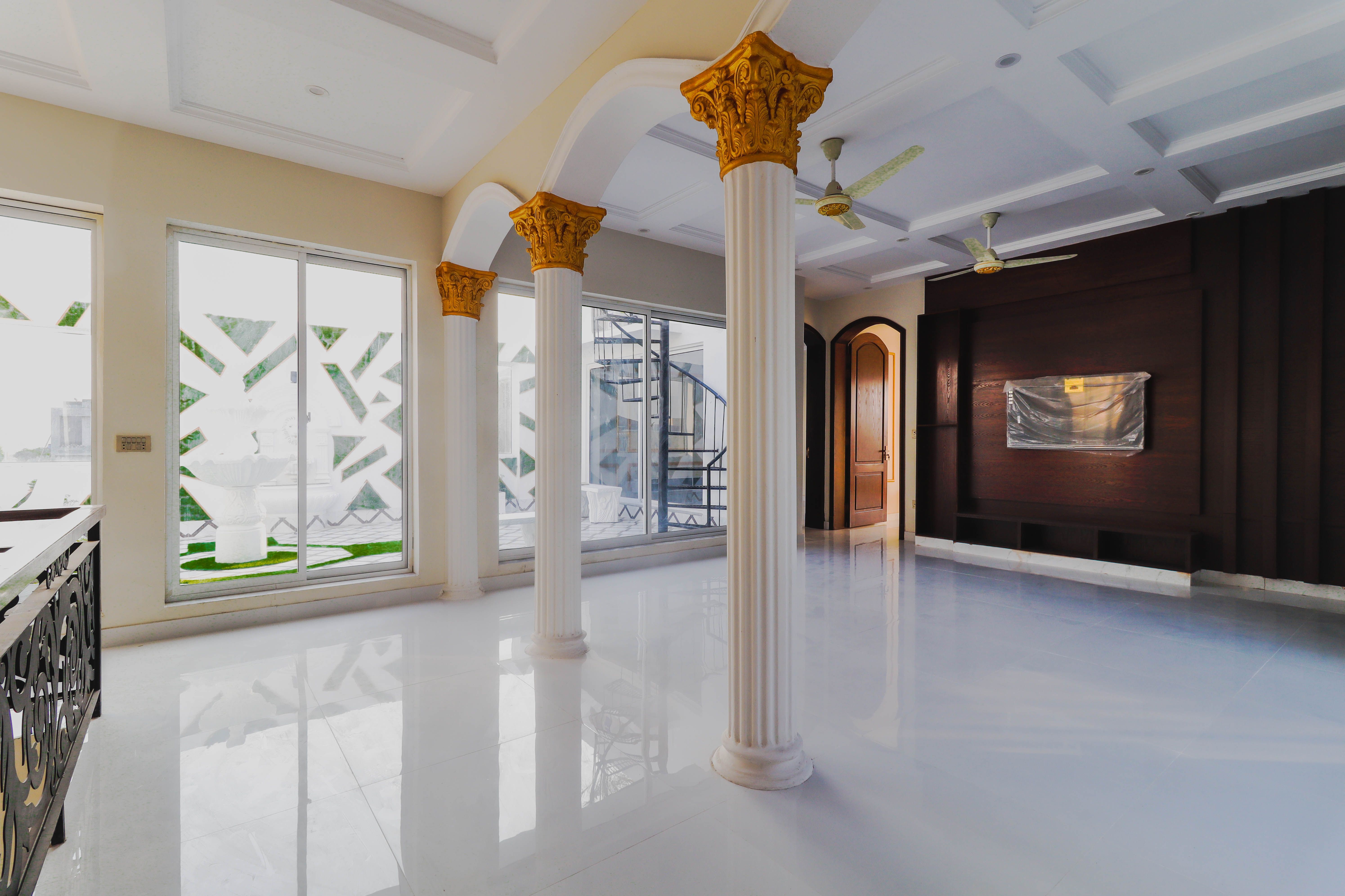 Beond Carves Out Luxury Leisure Micro-Niche On Low-Cost Airline Values — Photo by edithub pro on Pexels