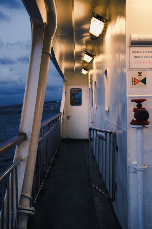 akşam, deniz aracı, dikey atış içeren Ücretsiz stok fotoğraf