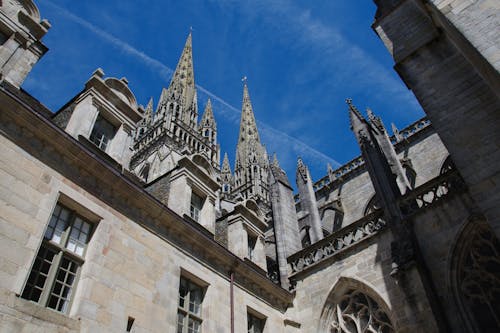 Photos gratuites de architecture gothique, cathédrale saint corentin, catholique