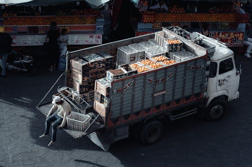 Kostenloses Stock Foto zu fahrzeug, kisten, laster