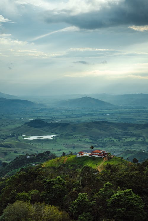 Foto profissional grátis de campo, casa na fazenda, cênico