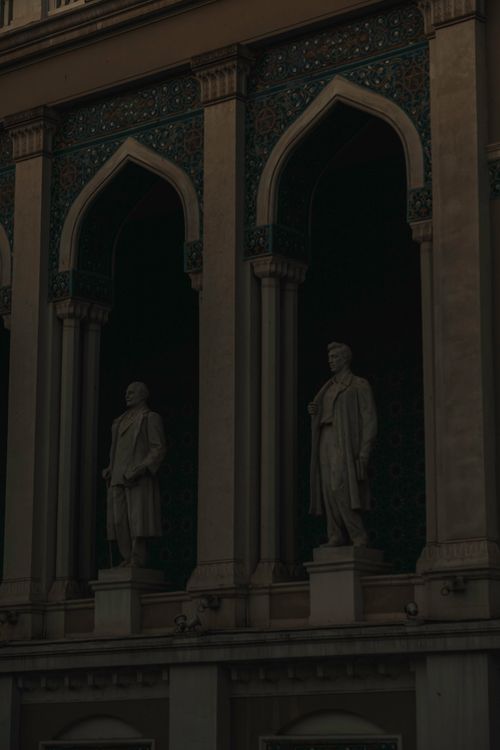 Free Architectural detail of historic statues on a building's facade in Baku, Azerbaijan. Stock Photo