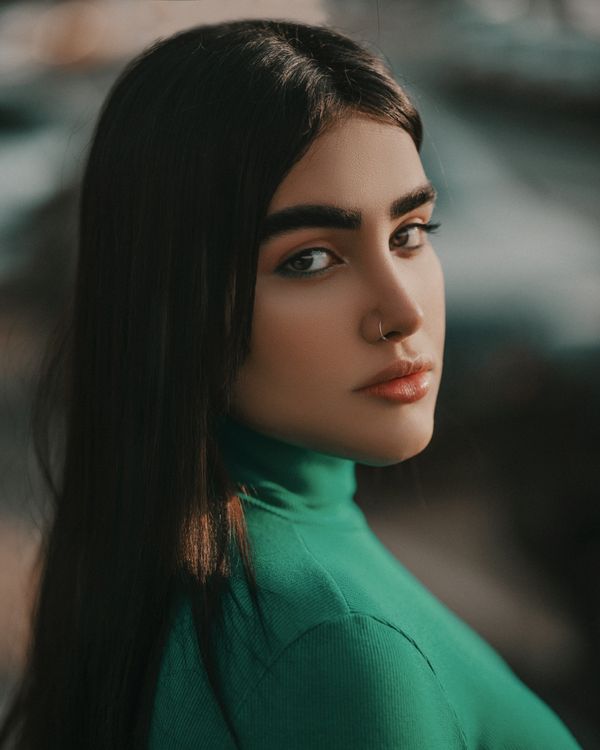 Emerald turtleneck sweater tucked into dark wash skinny jeans