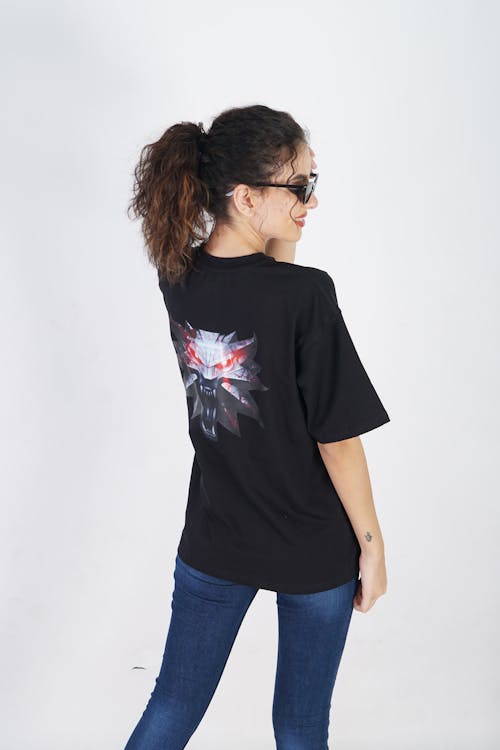 Model in a Witcher T-shirt