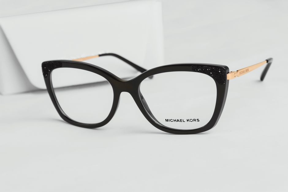 UGC Repost Frame with Brand Logo