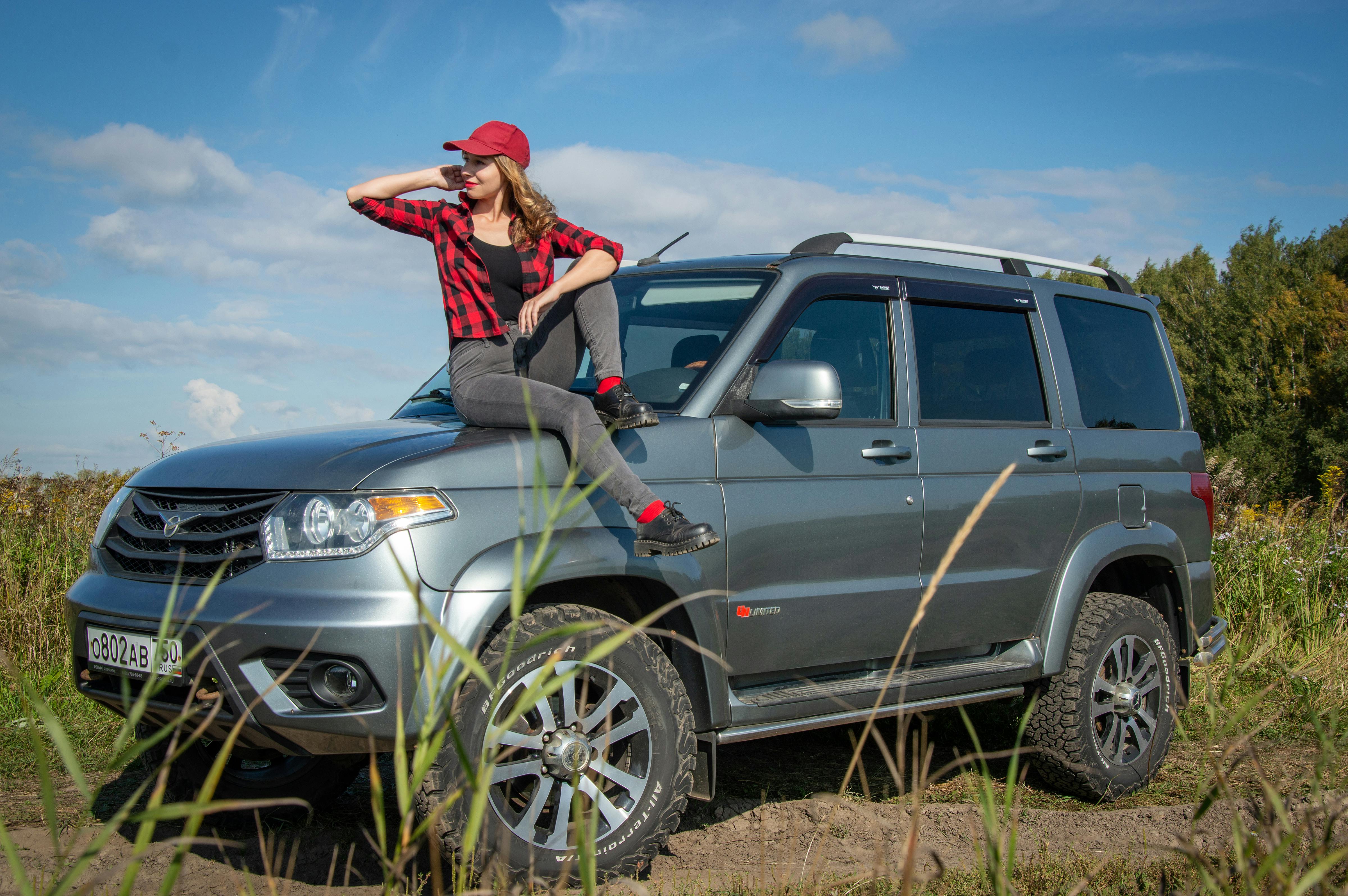 애스턴마틴 SUV 모델 이미지