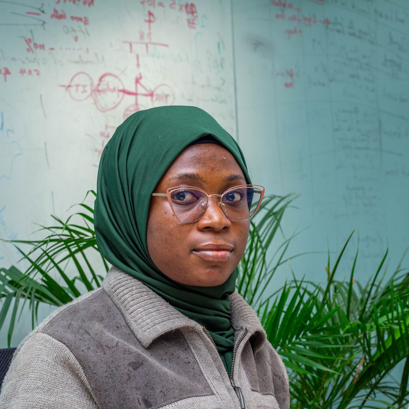 Portrait d’une professionnelle dans un espace de travail à Lagos