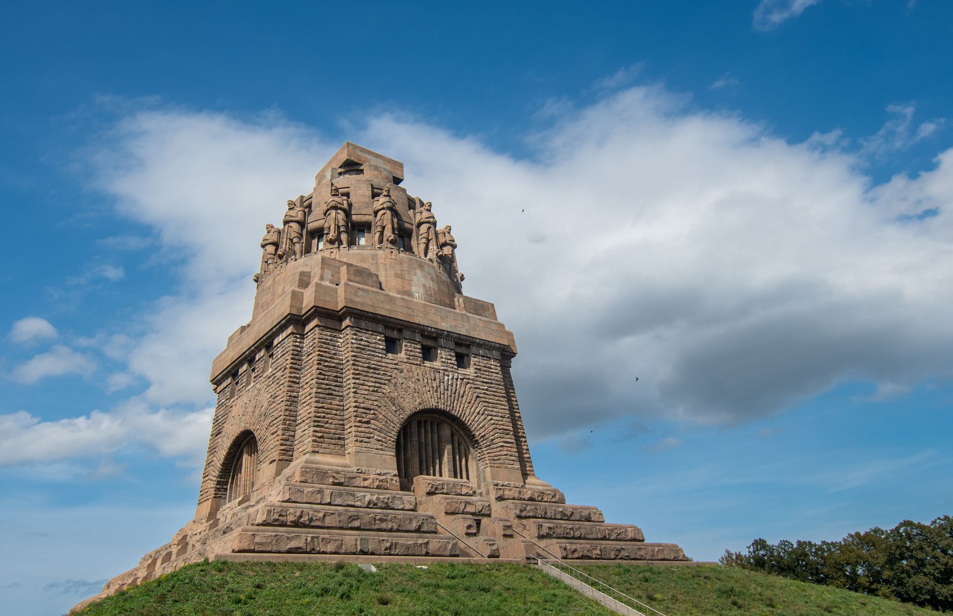The iconic Völkerschlachtdenkmal in Leipzig, captured on a clear day, showcasing its monumental architecture. — free online jigsaw puzzle on JigsawPuzzlesFreeOnline.org