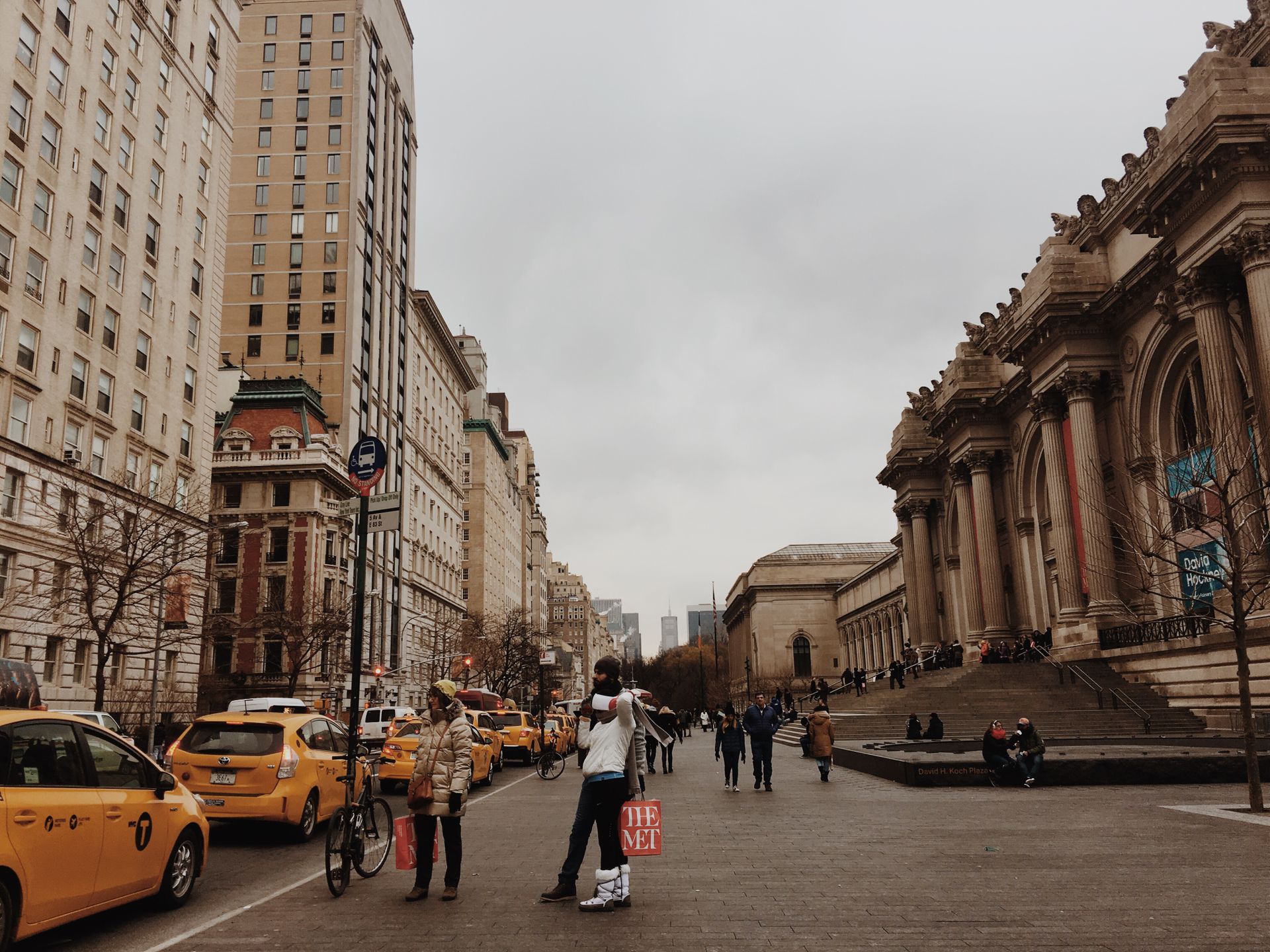Busy street view outside the Metropolitan Museum of Art with taxis and pedestrians in New York.