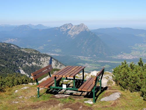 Photos gratuites de banc en bois, vue sur la montagne