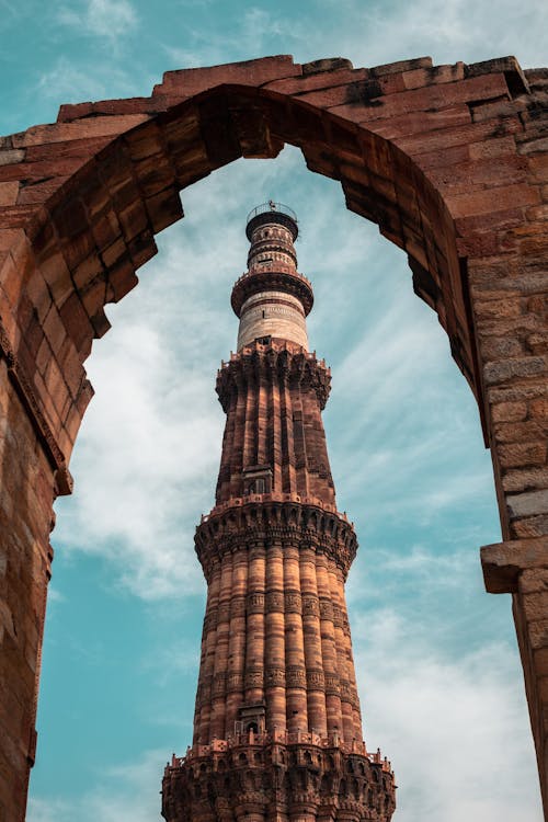 qutub minar, 低角度拍攝, 印度 的 免費圖庫相片