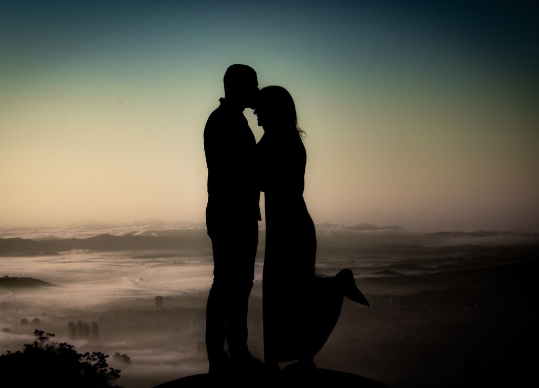 Online dating: starting a conversation on a niche platform