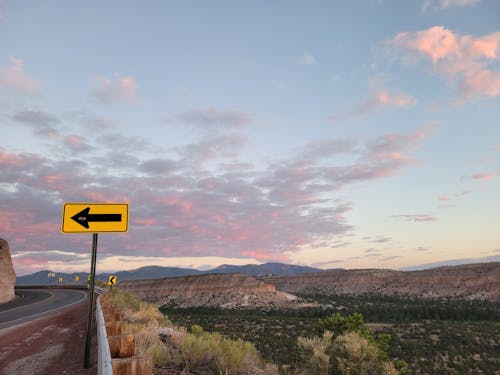 Kostenloses Stock Foto zu bergstraße, canyon, früher sonnenaufgang