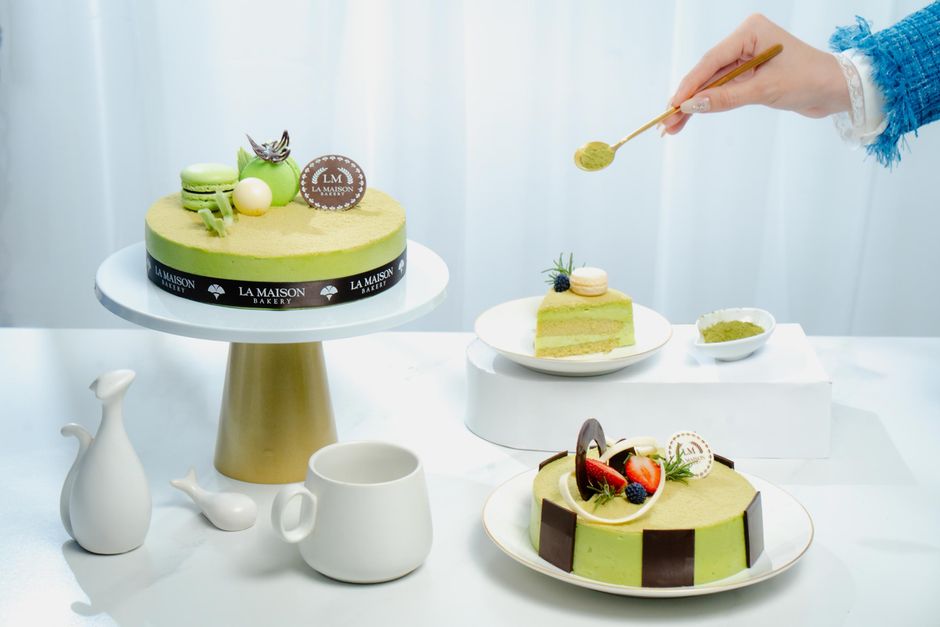 Artistic presentation of matcha cakes with elegant design elements, perfect for dessert lovers.