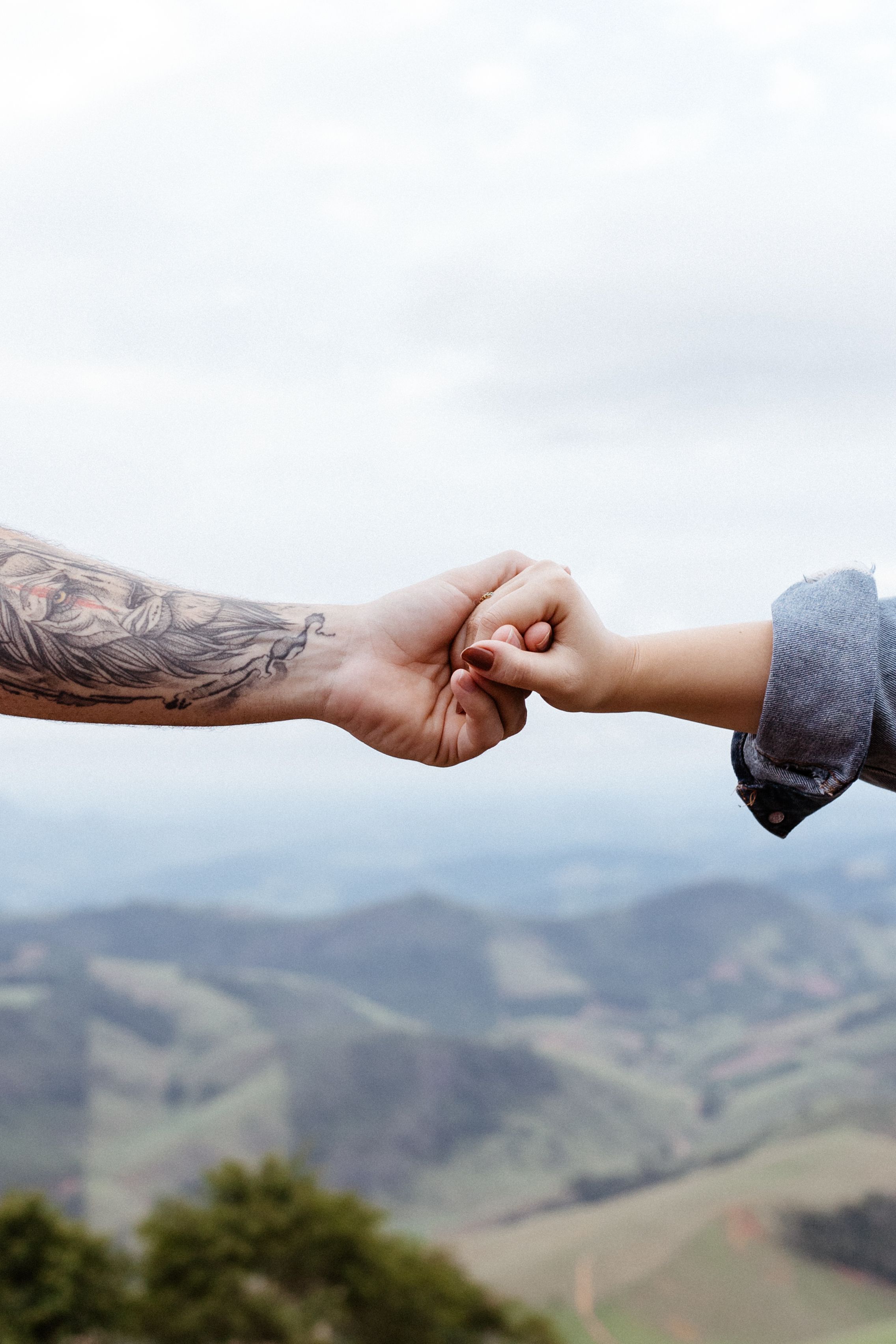 Online dating: starting a conversation on a niche platform