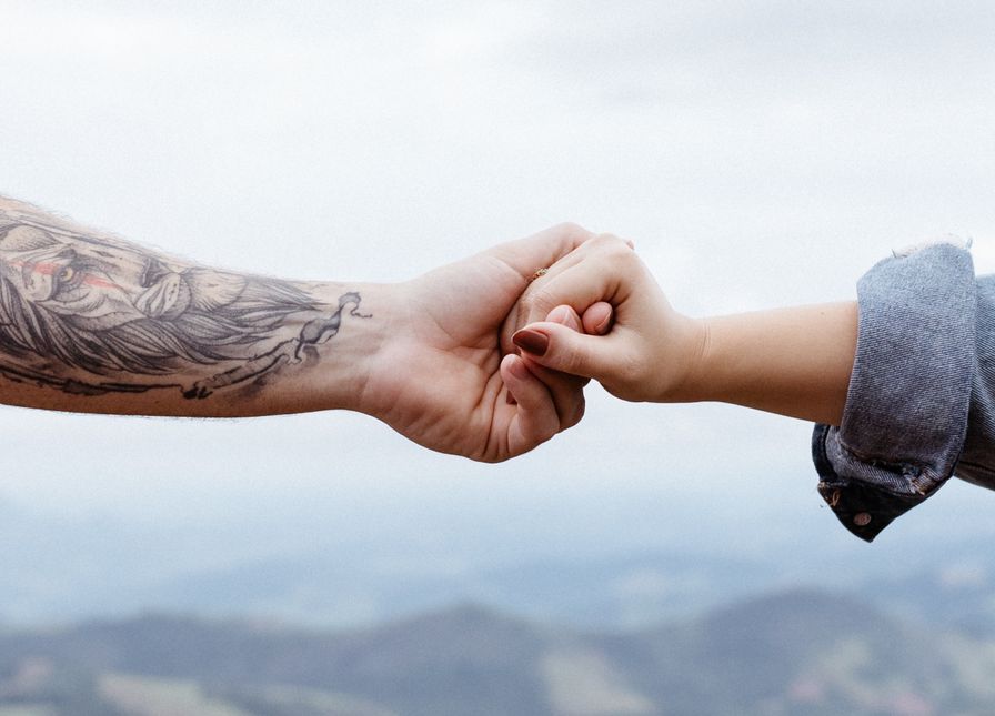 Online dating: starting a conversation on a niche platform