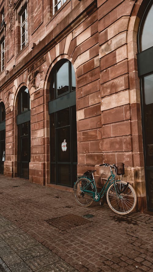 Fotobanka s bezplatnými fotkami na tému bicykel, budova, chodník