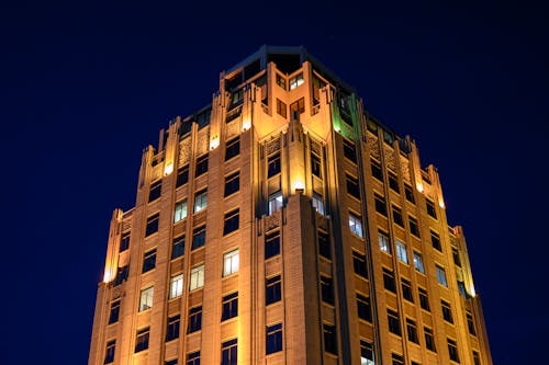 Photo En Contre Plongée Du Bâtiment En Soirée