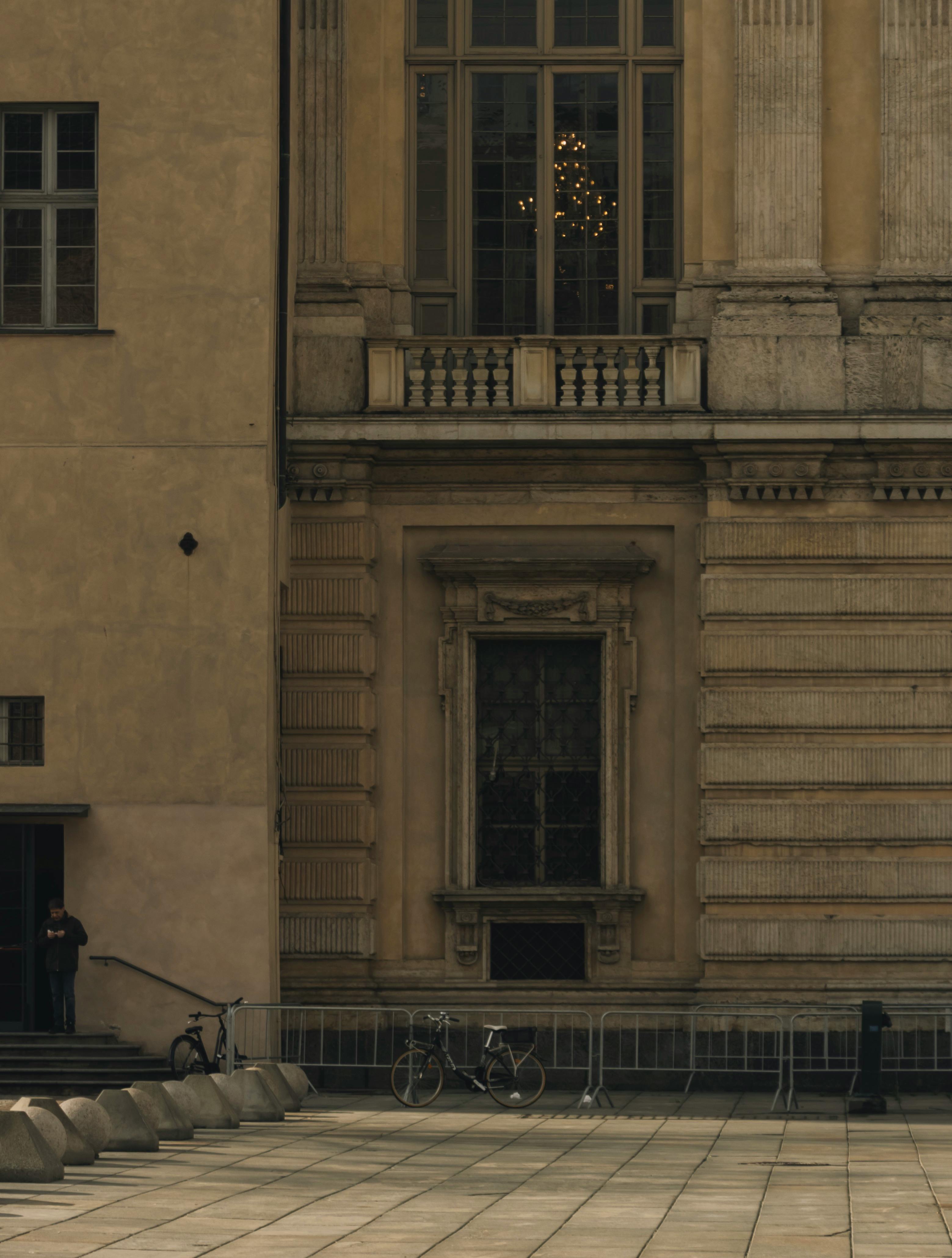 bezplatná Základová fotografie zdarma na téma @ venku, architektura, balkon Základová fotografie