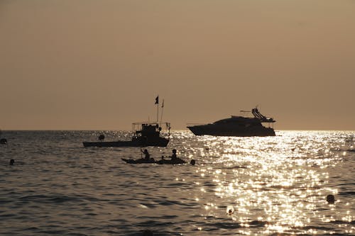 Kostnadsfri bild av båtar, gyllene timmen, hav