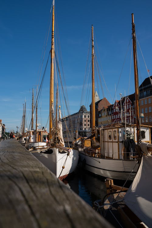 Kostenloses Stock Foto zu jachthafen, klarer himmel, schiff