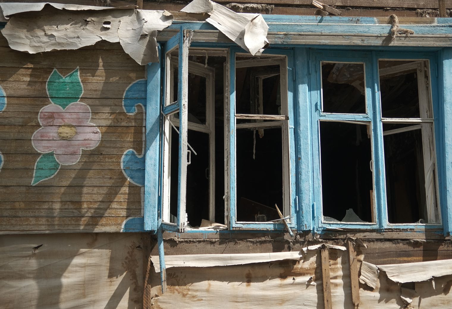 Exterior Painting in Welling — dust sheets down and the room fully protected