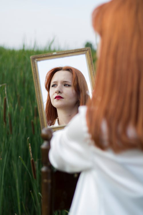 Photos gratuites de clairière, femme, miroir