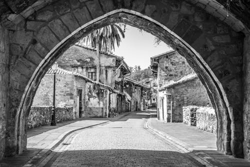 Fotos de stock gratuitas de adoquín, blanco y negro, calle