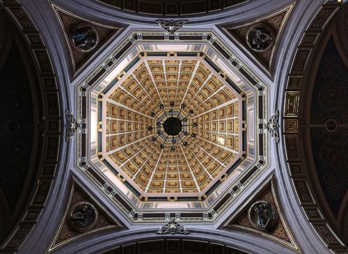 Free Stunning view of an ornate octagonal ceiling in San Luis Potosí's Basilica. The intricate design captures historic architecture. Stock Photo