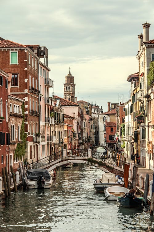 Бесплатное стоковое фото с арочный мост, венеция, вертикальный выстрел